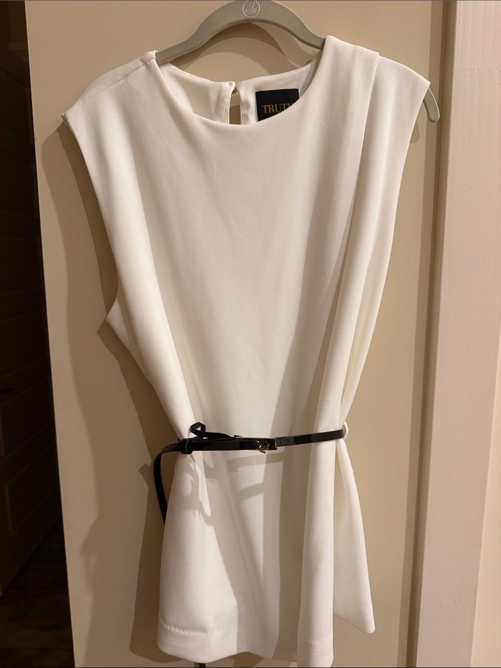 Truth Sleeveless White Tunic with Slim Black Waist Belt